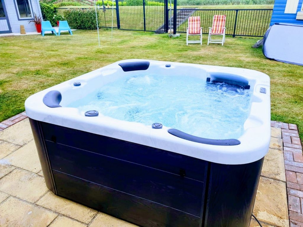 Large hot tubs for sale