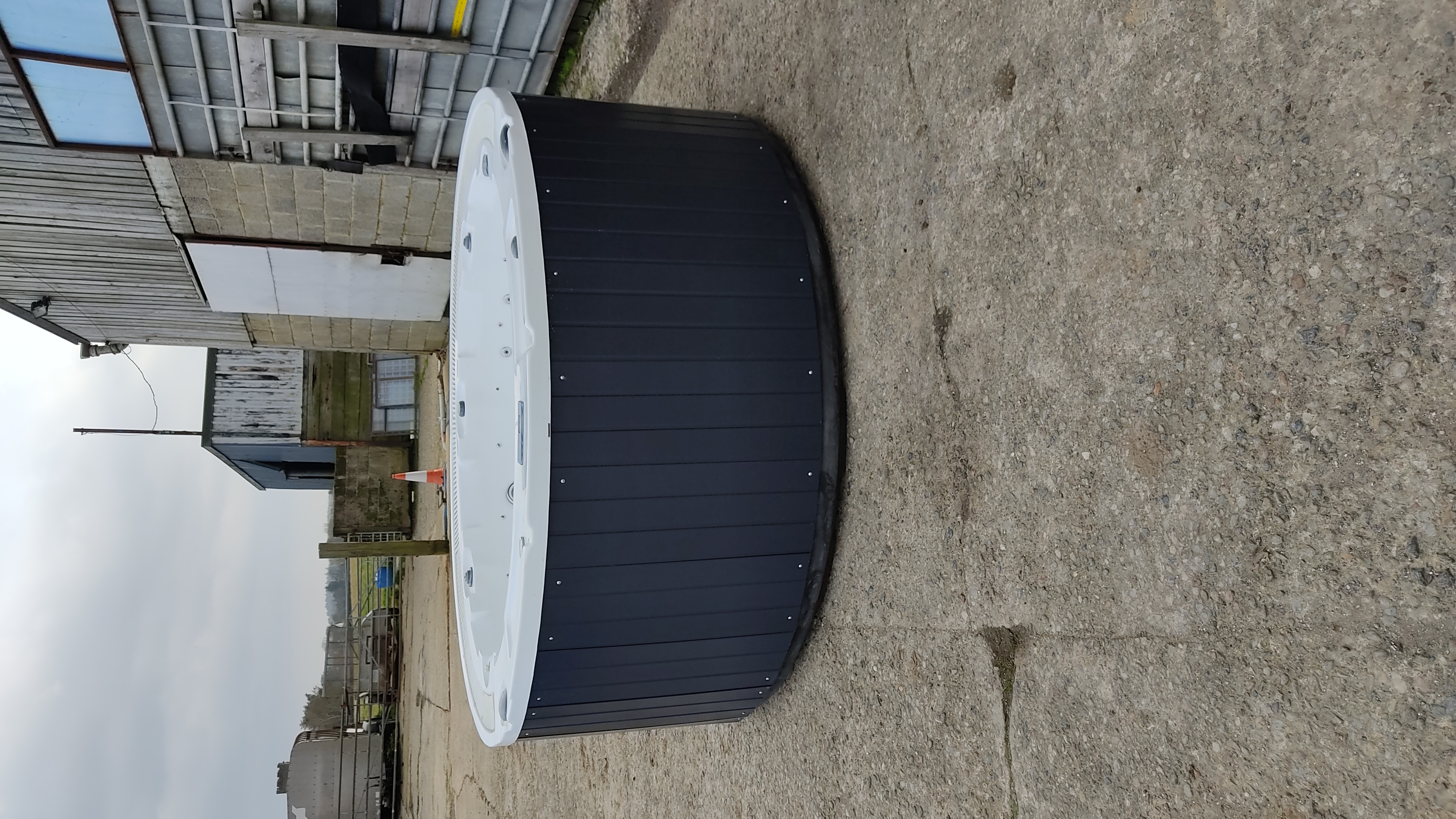 Jacuzzi Round Hot Tub