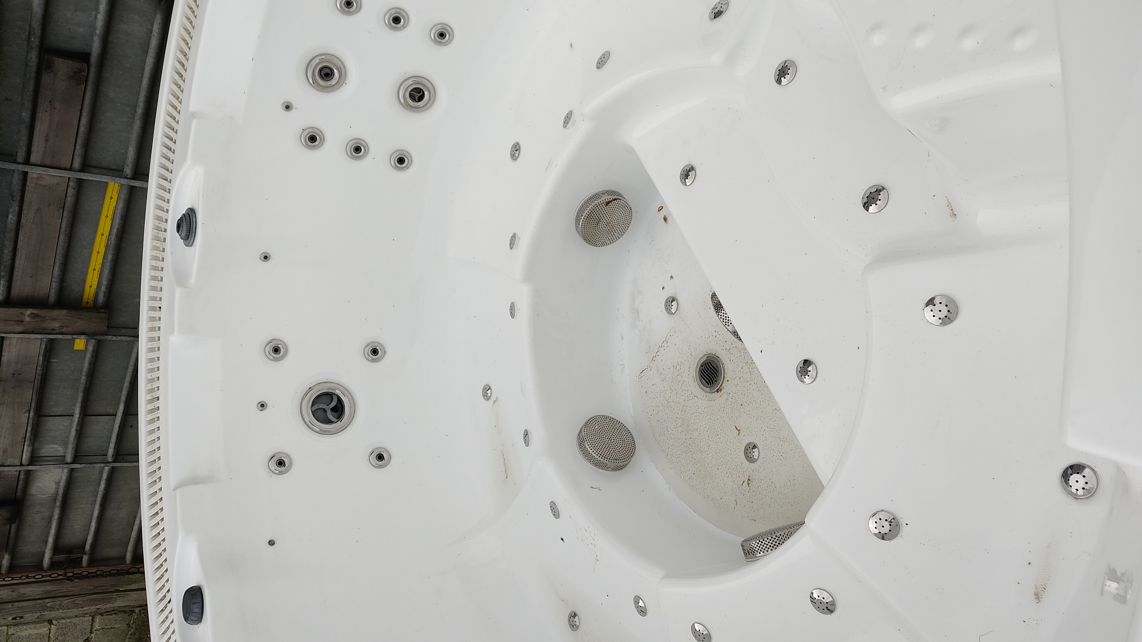 Jacuzzi Round Hot Tub