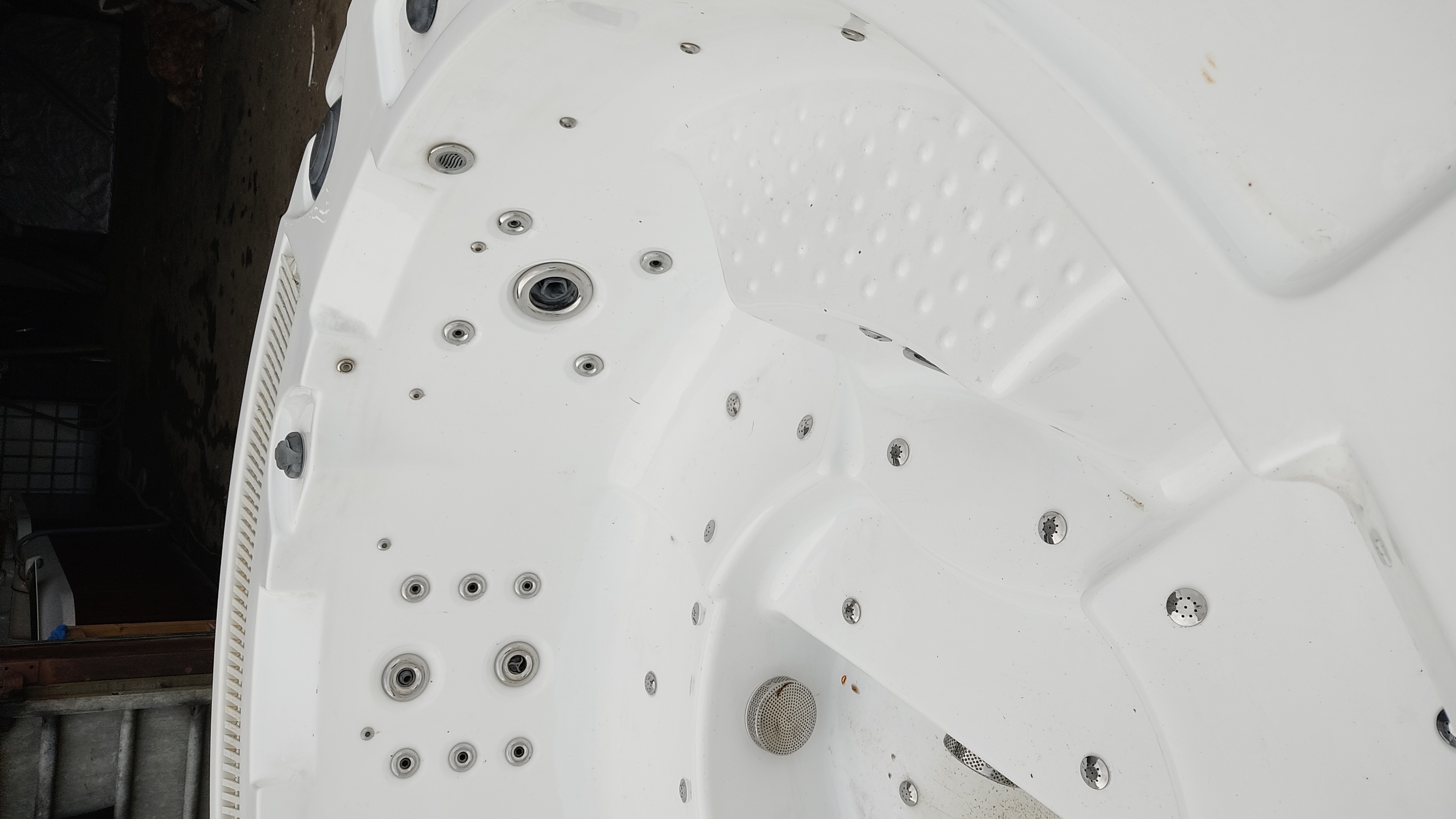 Jacuzzi Round Hot Tub