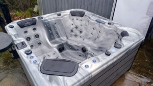 Platinum Spas Infinity Hot Tub For Sale - £3895