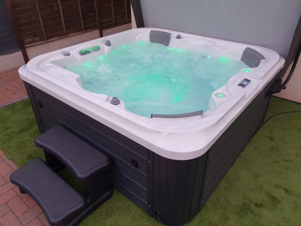 Hot Tubs for Sale From £2995