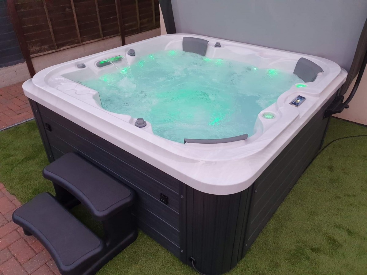 Hot Tubs for Sale From £2995 Seaside Hot Tubs New and Pre Owned Hot