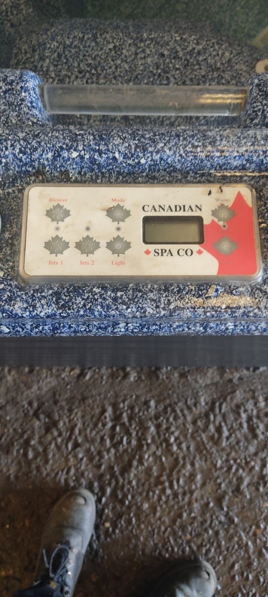 Canadian Spa 1 Lounger Plus 4 Seats - ***Deposit taken - Reserved for Rob***