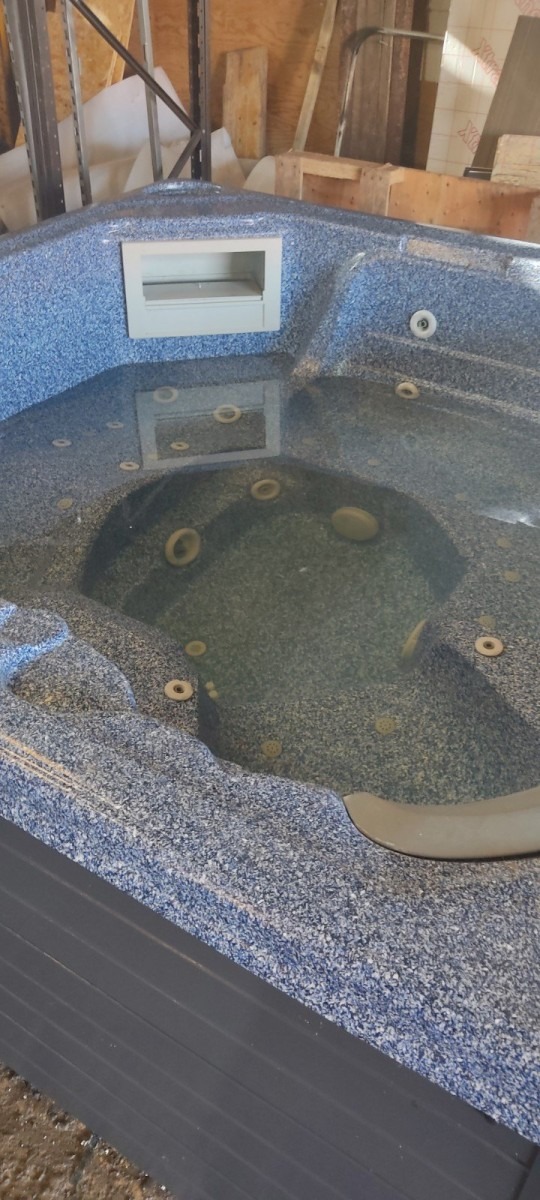 Canadian Spa 1 Lounger Plus 4 Seats - ***Deposit taken - Reserved for Rob***