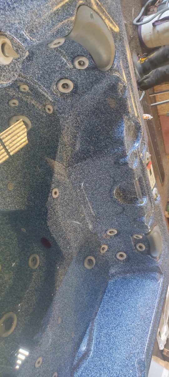 Canadian Spa 1 Lounger Plus 4 Seats - ***Deposit taken - Reserved for Rob***