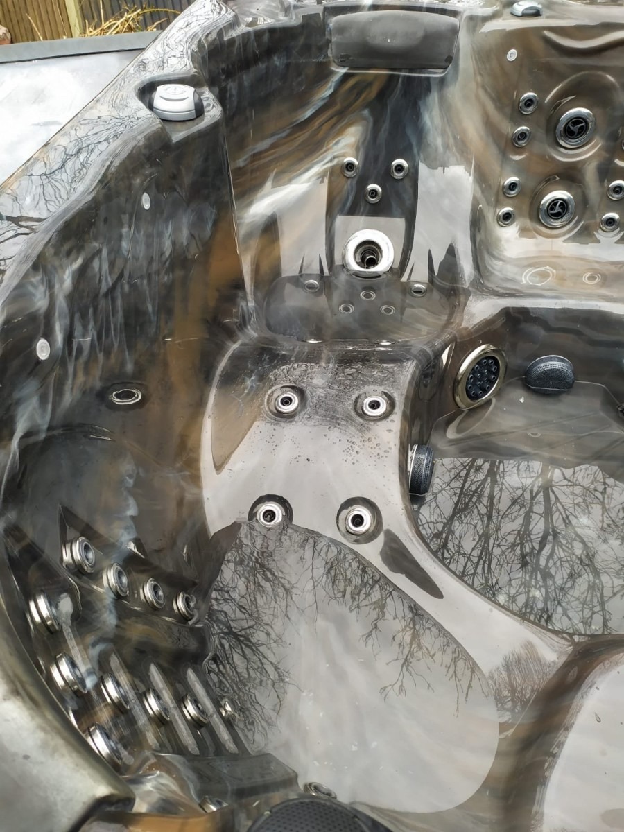 Superior Spas Hot Tub ***Deposit taken ***