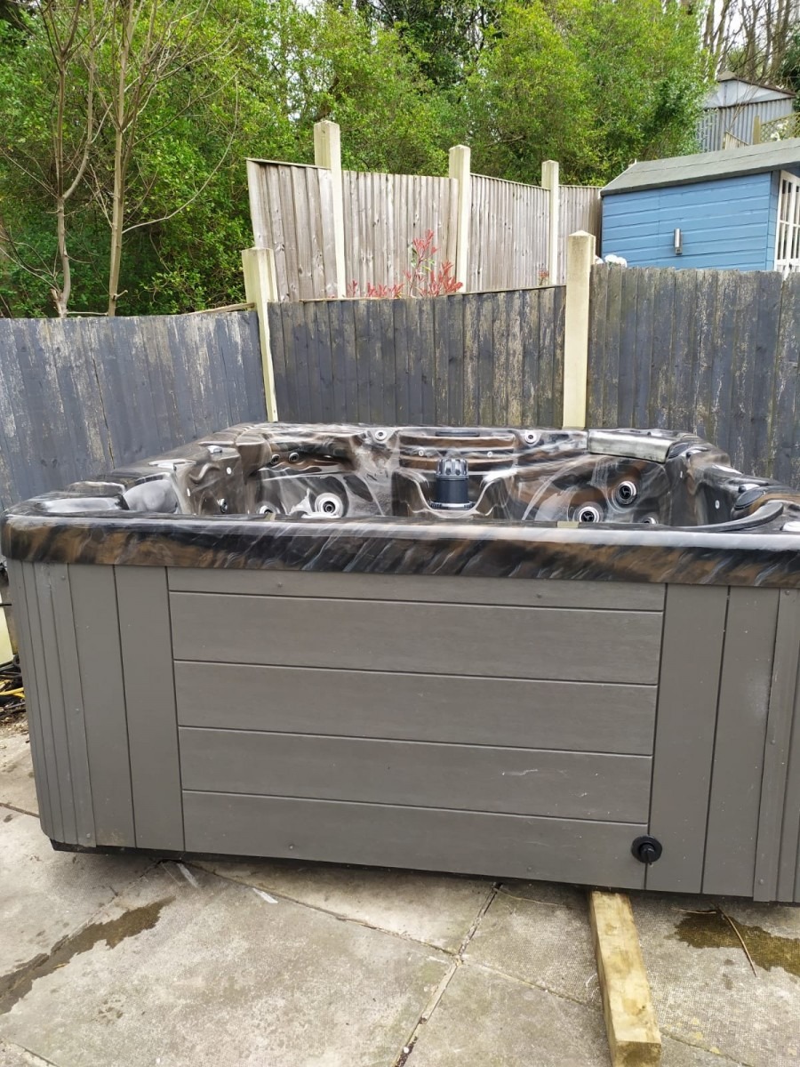 Superior Spas Hot Tub ***Deposit taken ***