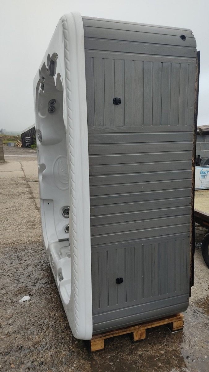 LA Spas Hot Tub - ref UHT106