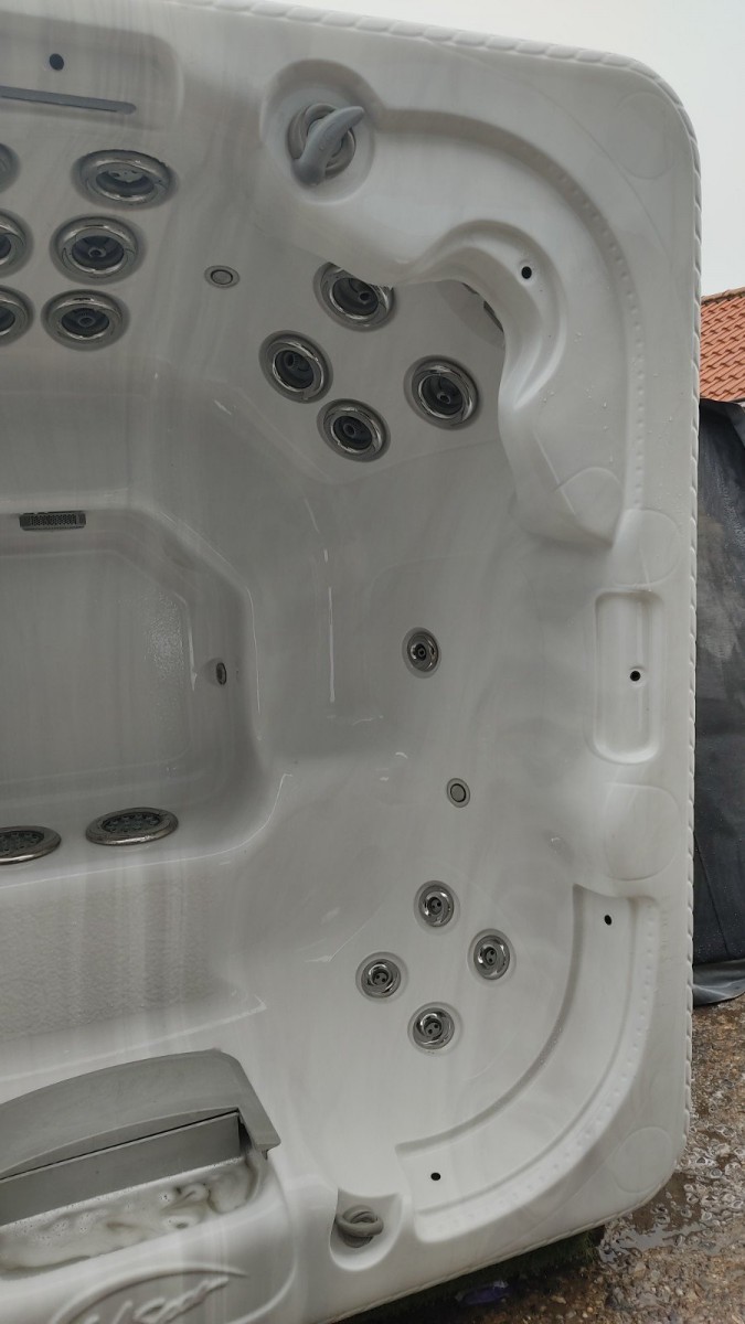 LA Spas Hot Tub - ref UHT106