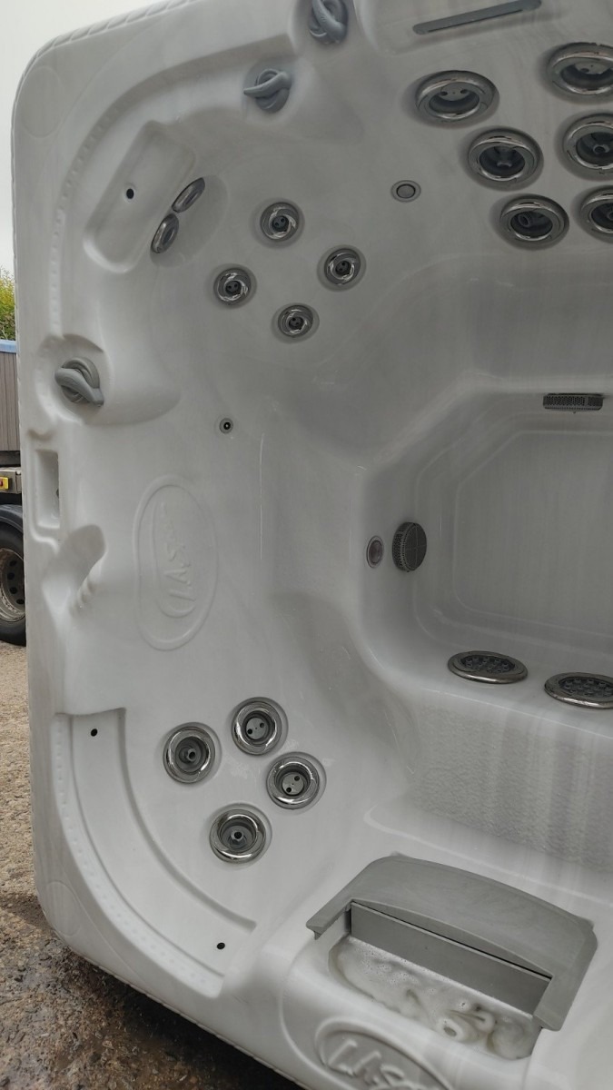 LA Spas Hot Tub - ref UHT106