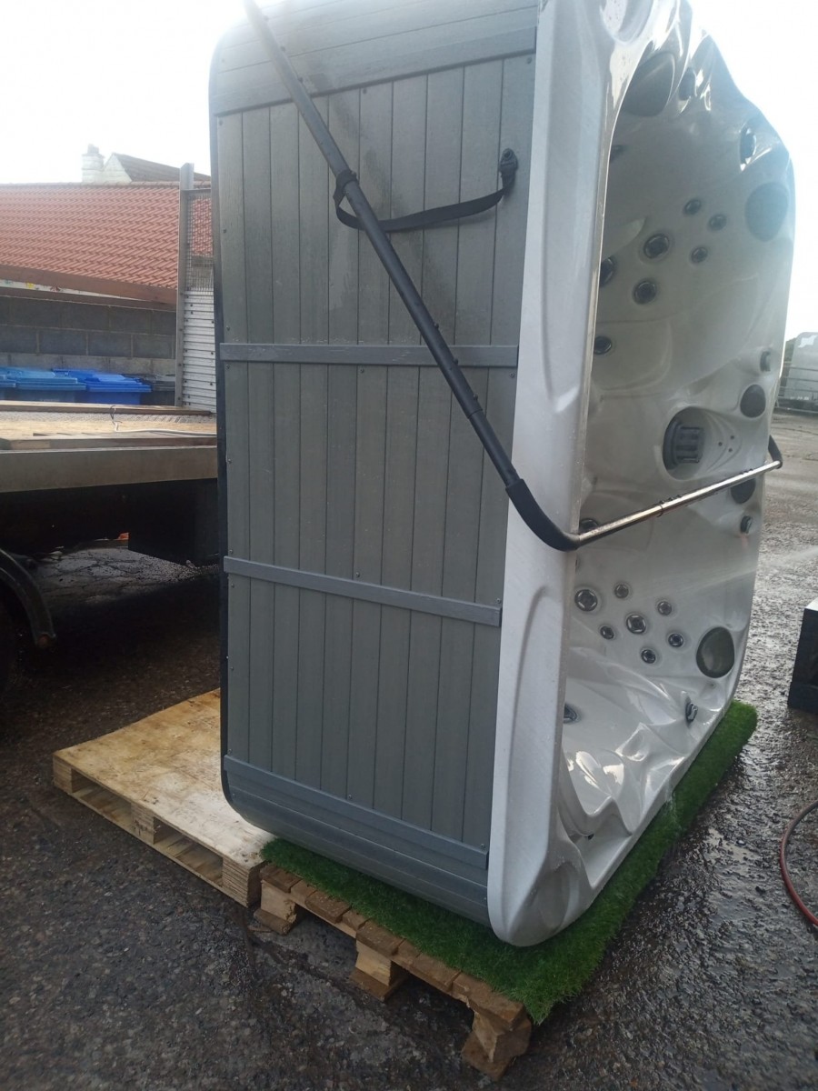 Premium Leisure Lounger plus 4 Seats Hot Tubs For Sale New Hot