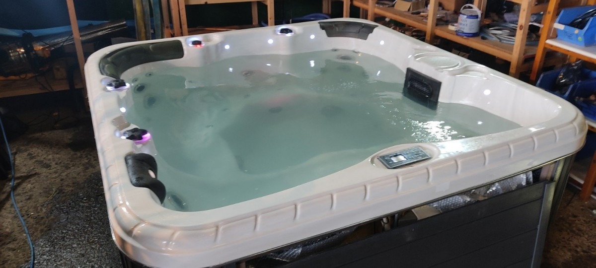 Balboa Hot Tub Single Lounger 4 Seats Hot Tubs For Sale New Hot