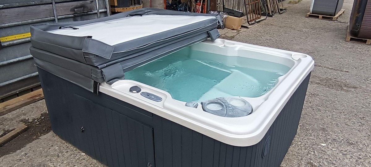 Hydropool 4 Seat Used Hot Tub For Sale