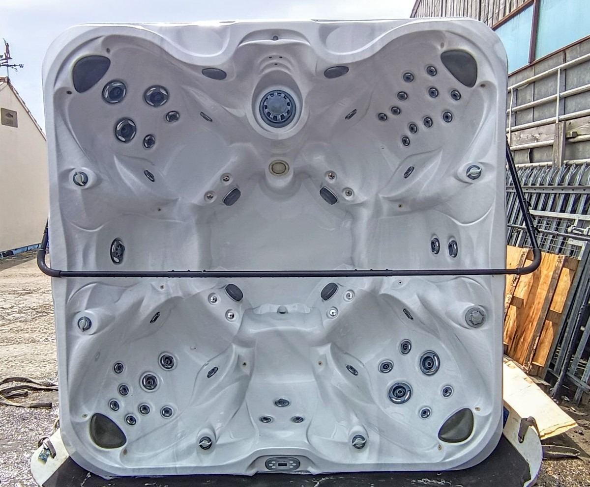 Hot Tubs for Sale - Used Premium Leisure 7 Seat Hot Tub