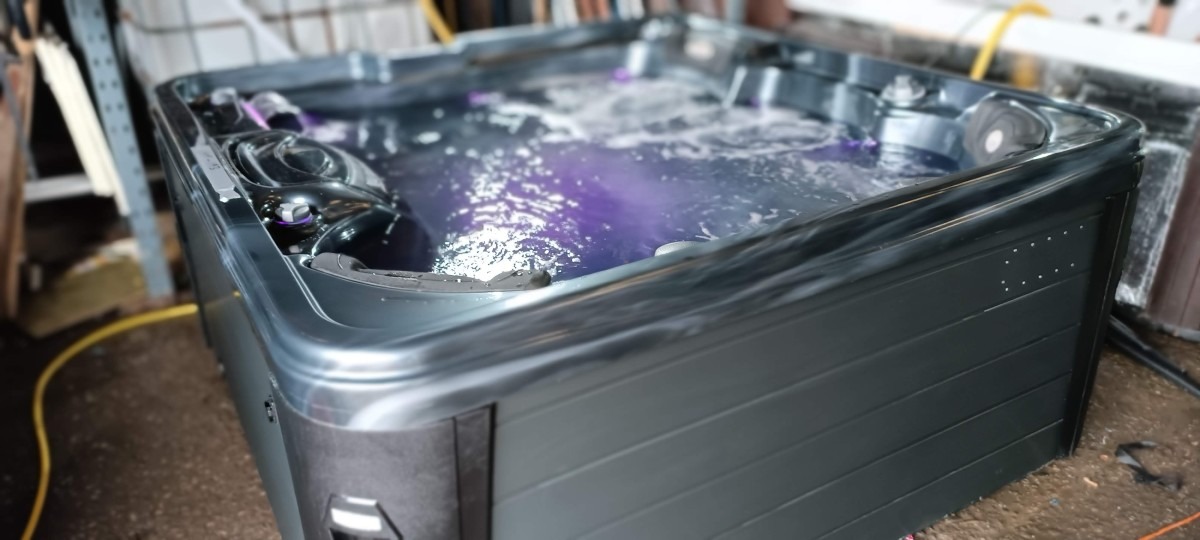 Used Hot Tub For Sale - Plug and Play 5 Seater