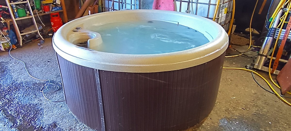 Hot Tub For Sale - Plug and Play Tub with Whirlpool Feature