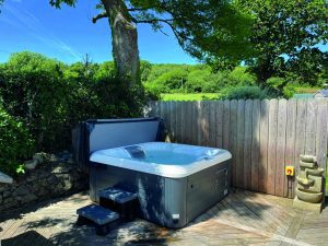Holiday Cottage with Hot Tub