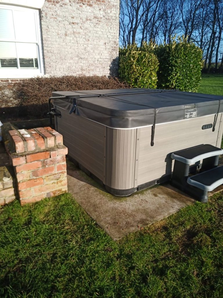 Hot Tub Service and Cover Lifter Fit in Bempton