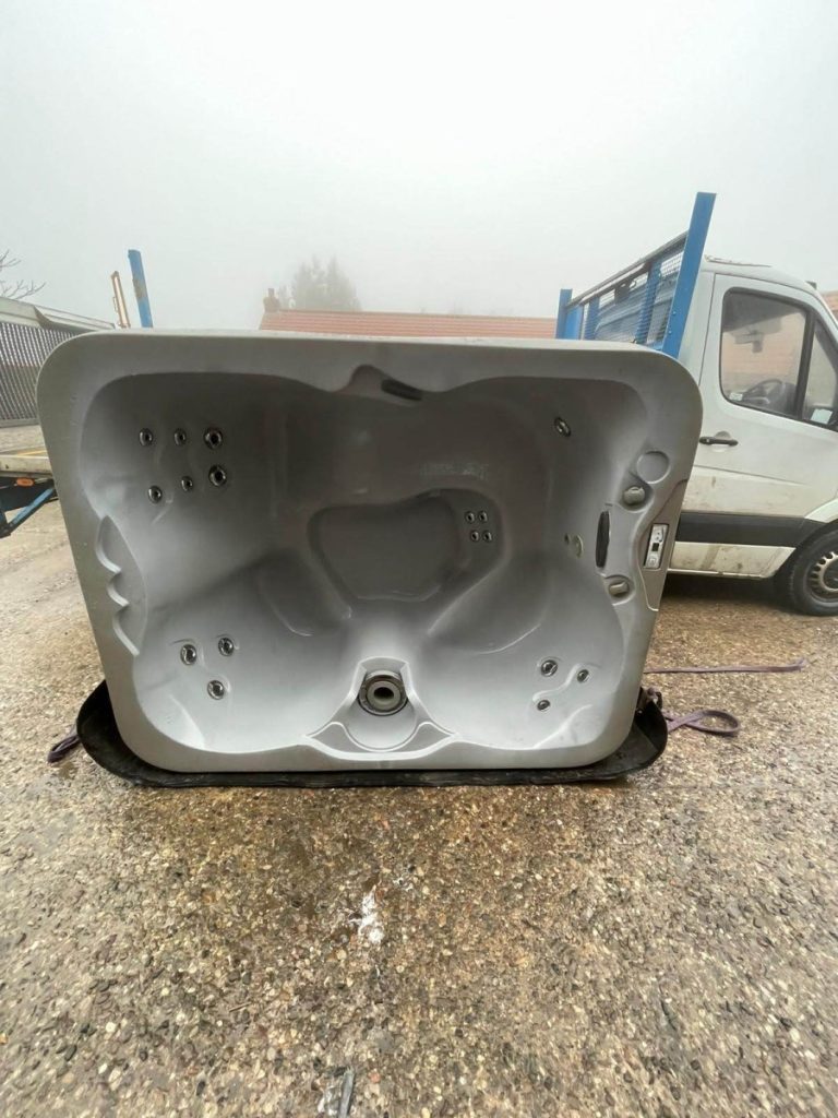 Freeflow Azure Plug and Play Used Hot Tub for Sale £1995 Hot Tubs For