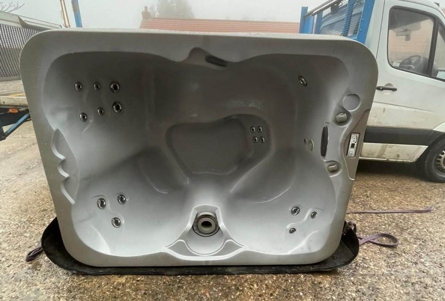 Freeflow Azure Plug and Play Used Hot Tub for Sale £1995 Hot Tubs For Sale New Hot Tubs For