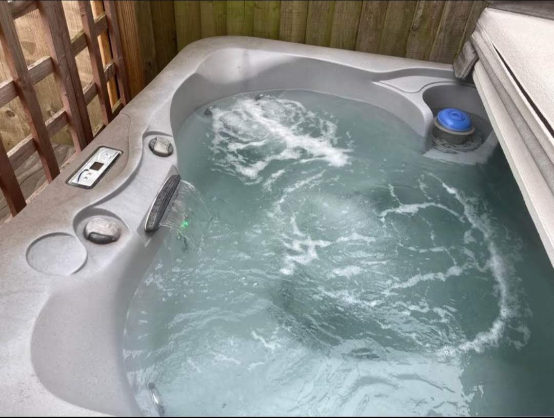 Freeflow Azure Plug and Play Used Hot Tub for Sale £1995 Hot Tubs For