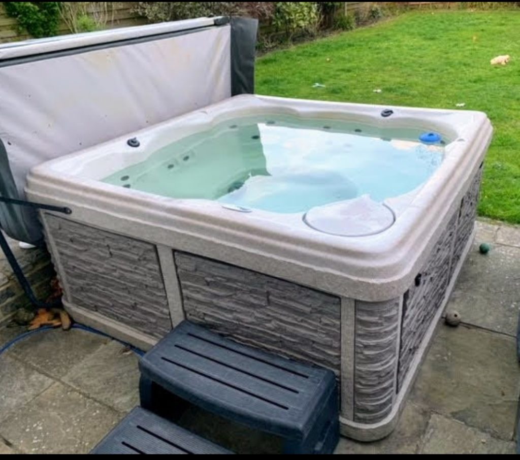 Strongspa Durasport S2- Used Hot Tub For Sale - £1995