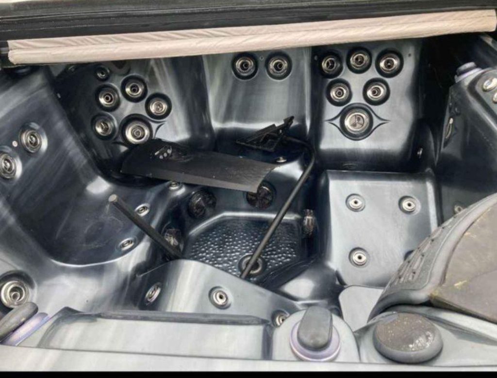 Platinum Spas Kenya used hot tub for sale £3295