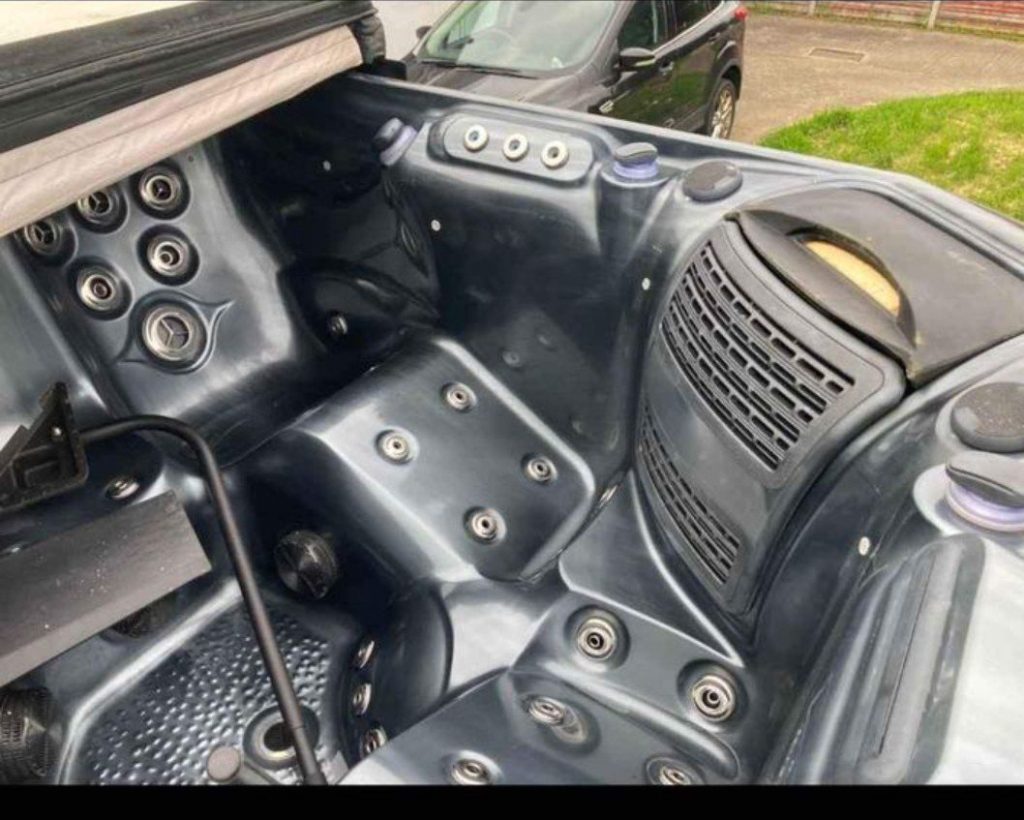 Platinum Spas Kenya used hot tub for sale £3295