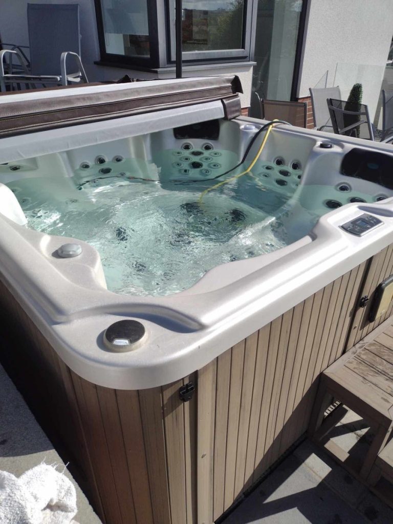 Used Hot Tubs For Sale – Second Hand Hot Tubs For Sale -Seaside Hot Tubs – Hot  Tubs For Sale – New Hot Tubs For Sale and Used Hot Tubs for Sale-