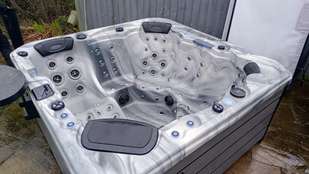 Platinum Spas Infinity Hot Tub For Sale